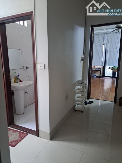 Cho thuê nhà ngõ 238 đường Hoàng Quốc Việt. DT 120m2 x 4 tầng 2 mặt tiền, 30 triệu/tháng - 5