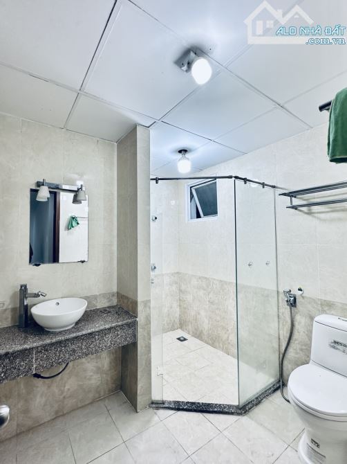 DUPLEX CC TẠ QUANG BỬU 216M2 - 2 TẦNG - - 3PN, 4WC - SHR - 7,8 TỶ (chỉ 36tr/m2) KHU A1 - 5