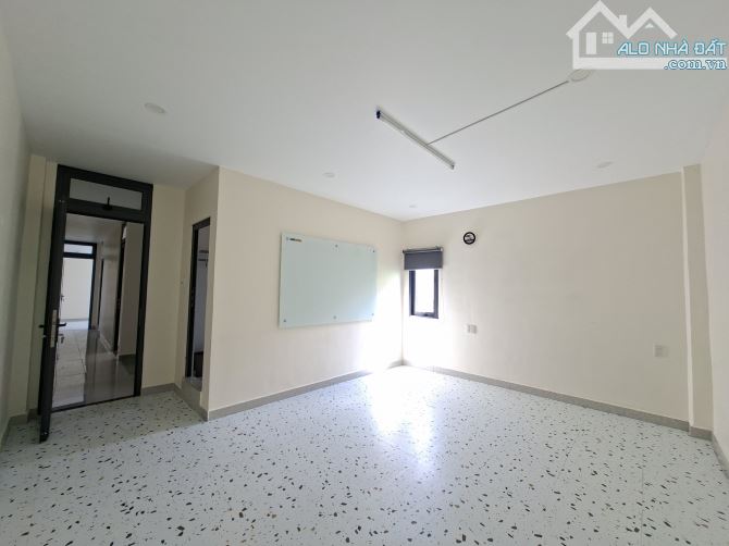 10,5 TỶ  MẶT TIỀN HƯỚNG ĐÔNG NAMSỔ RIÊNG CÁCH HỒ XUÂN HƯƠNG 3KM - 5