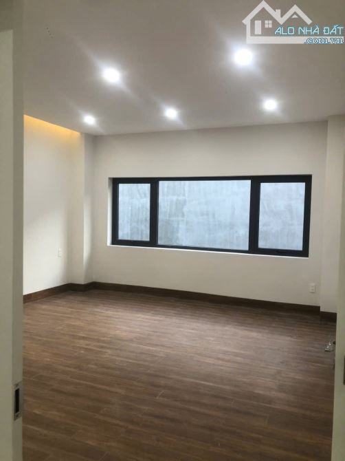 Cho thuê nhà khu dân cư bửu long 3   + hiện trạng nhà: 1 trệt 2 lầu, có sẵn 5 máy lạnh  + - 5
