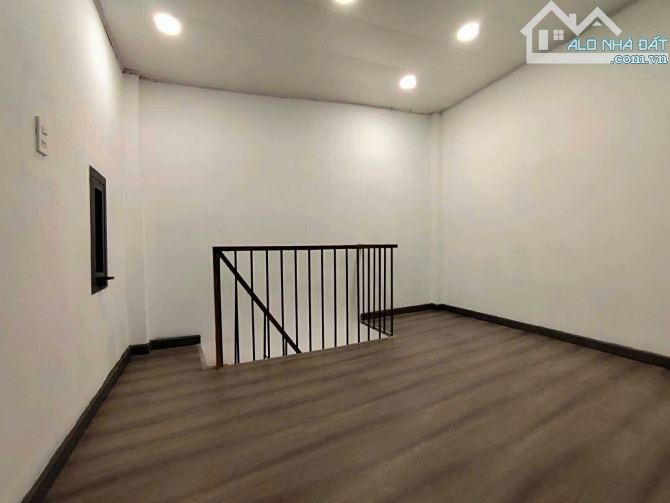 [Q8] Phạm Thế Hiển - bước 1 chân quá Q1 - 15m2 (3x5) chỉ nhỉnh 1 tỷ - 5