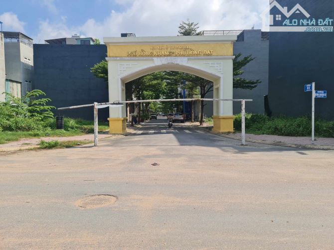 Bán Đất SHR , Thổ cư , 215m2 , đường nhựa thông 5m , gần Vòng xoay An Phú , chỉ 15tr /m2 - 5