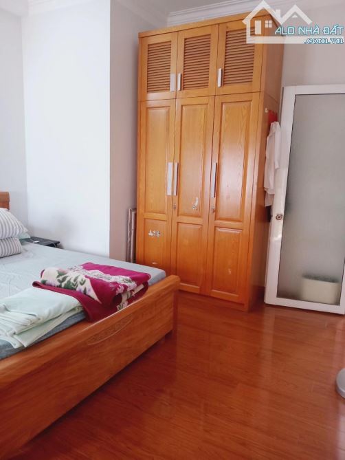 🏠 Hai mặt hẻm gần sân bay - 77m2 - 3 tầng nội thất - chỉ hơn #8tỷ - 5