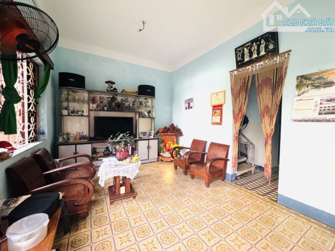 BÁN NHÀ 3 TẦNG (cũ), MT ĐƯỜNG MÊ LINH, 180M2, NGANG 11M, GIÁ 18,5 TỶ. CN19.8 - 5