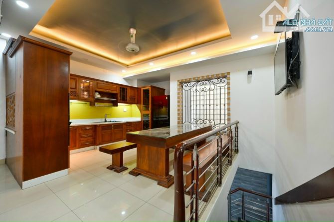 Biệt Thự  2 MT trực diện Sông  vàm Thuật Đặng Thùy Trâm Bình Thạnh. 10 x30 4 tầng. 40ty - 5