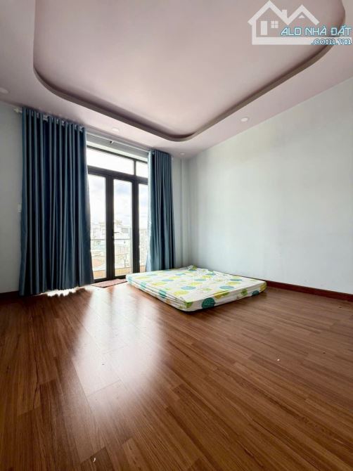 BÁN NHÀ NGAY BẾN XE BUÝT HIỆP THÀNH Q12 - NHÀ 4 TẦNG ĐẸP LUNG LINH - 60M2 - CHỈ HƠN 4 TỶ. - 5