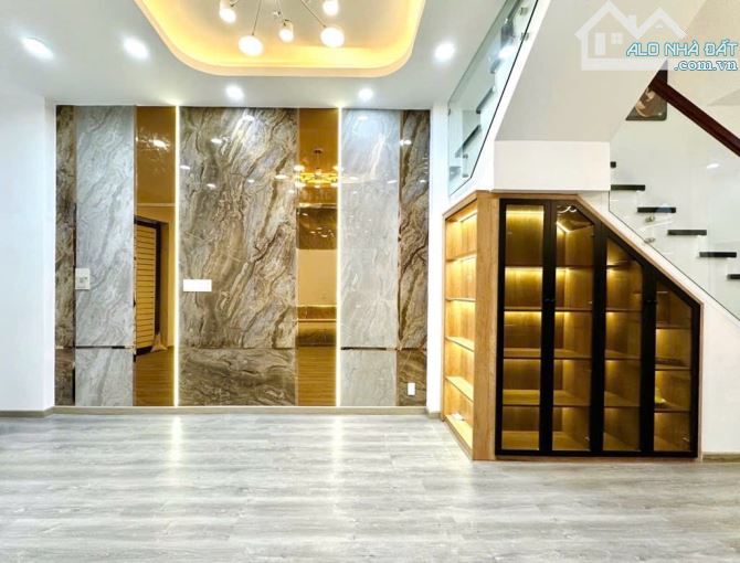 SIÊU PHẨM 3 MẶT NGUYỄN ĐÌNH CHÍNH P11 PHÚ NHUẬN 4 TẦNG 60 M2 - 5