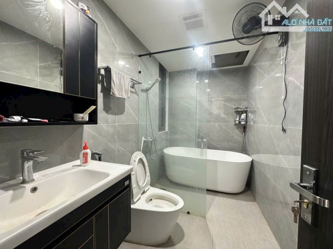 🔥BÁN NHÀ KHU PHÂN LÔ GIANG BIÊN - LONG BIÊN DT : 72 M2 - MT 5 M × 6 Tầng THANG MÁY - ÔTÔ - 6