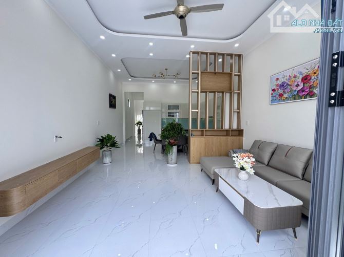 🌿🌿 Nhà góc 2 hẻm  mới xinh lung linh cách ngã 6 chỉ 7km full nội thất giá chỉ 1,75 tỷ - 3