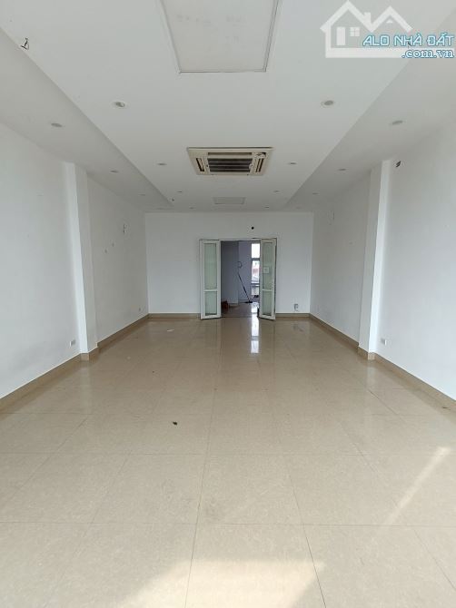 Cho thuê Liền kề 24h mặt đường Tố Hữu. DT 70m2, 5 tầng 1 hầm thông sàn, điều hòa. KD đẹp - 6