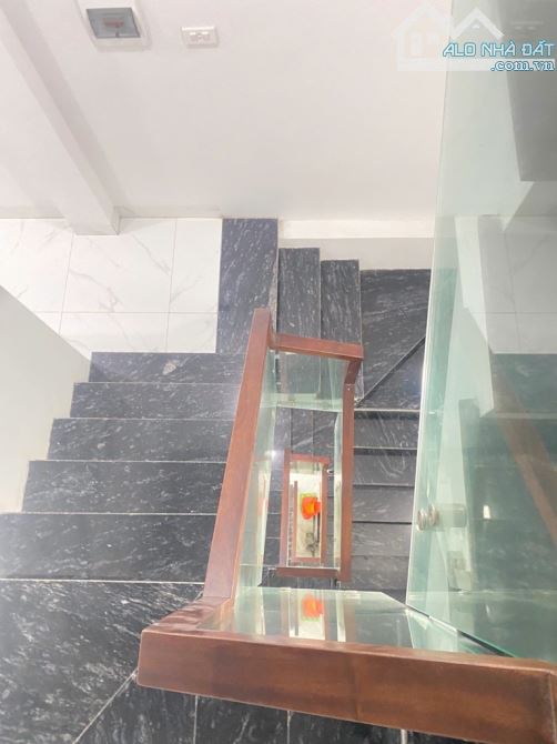 Đông Thắng ngõ oto - nhà 5 tầng - chưa đến 9 tỷ - 6