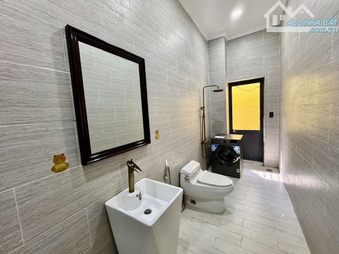 Bán nhà mặt tiền đường 1 trệt 2 lầu, tặng full nội thất mới - 6