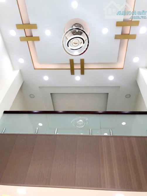 Giảm 32 tỷ về 27 Tỷ - Nhà 7 Tầng - Ngay CMT8, Quận 3 - DT: 4m x 16m - 6