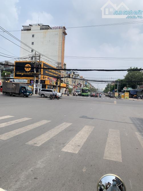 Cho thuê nhà nguyên căn 400m2, có sân rộng 6m, vị trí đẹp, QL50 P5Q8, thuê KD tự do - 6