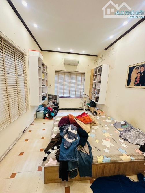 Bán nhà Nguyễn Trãi căn góc 2 mặt tiền ngõ nông gần phố giá đầu tư tương lai ra mặt phố DT - 6