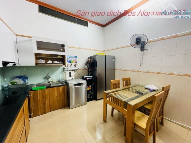 🏠 Căn nhà tại mặt phố Chợ Đôn, Nghĩa Xá, Lê Chân:  - Diện tích: 60m2 x 3 tầng - 6