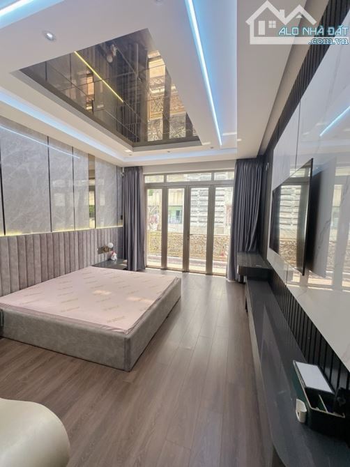 BÁN NHÀ MẶT TIỀN NGAY ĐỘC LẬP TÂN SƠN NHÌ 162.6m2 SD 4 TẦNG - 9. X TỶ - 6
