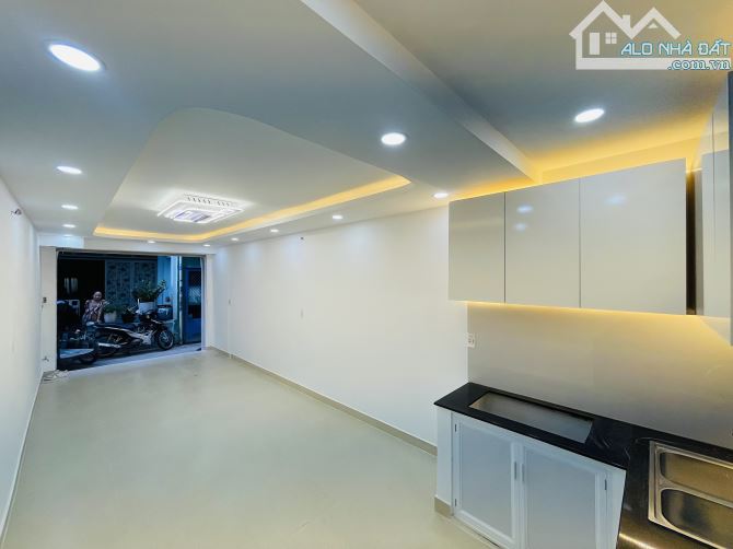 Bán nhà khu phân lô Quận 1- 30m2- Trệt Lầu Mới- Sổ hồng riêng hoàn công đủ- 4 tỷ x - 6