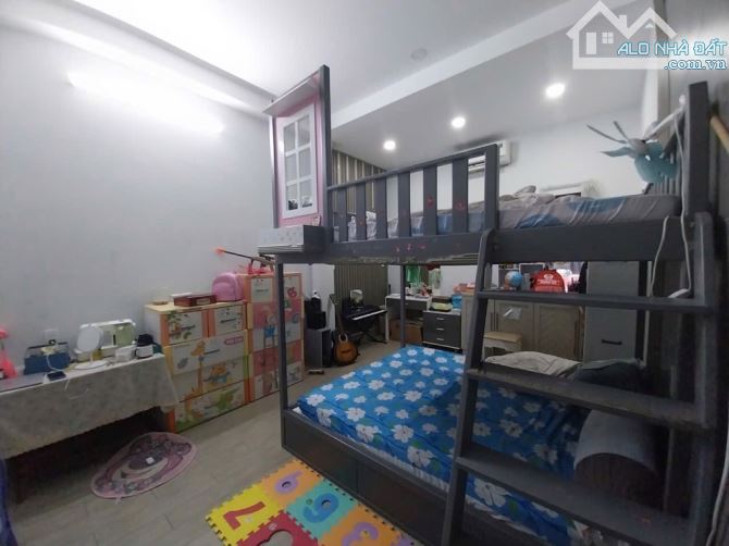 NGỘP BANK Nhà 3 tầng Mặt tiền đường TCH26 phường TCH Q12 dt 150m2 (4,6m/5,2mx30m) Đường 8m - 7