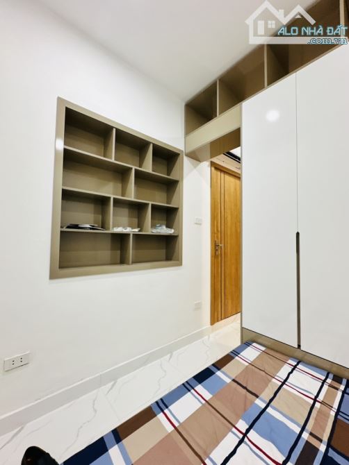 BÁN NHÀ TẬP THỂ , NGUYỄN KHÁNH TOÀN , 65m2 , 3 ngủ , sổ đỏ chính chủ - 7