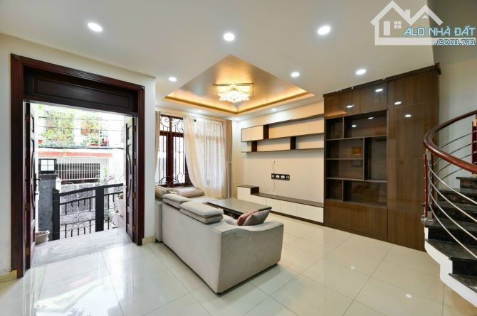 Biệt Thự  2 MT trực diện Sông  vàm Thuật Đặng Thùy Trâm Bình Thạnh. 10 x30 4 tầng. 40ty - 7
