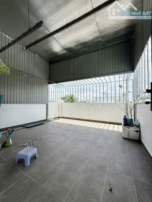 BÁN NHÀ NGAY BẾN XE BUÝT HIỆP THÀNH Q12 - NHÀ 4 TẦNG ĐẸP LUNG LINH - 60M2 - CHỈ HƠN 4 TỶ. - 7