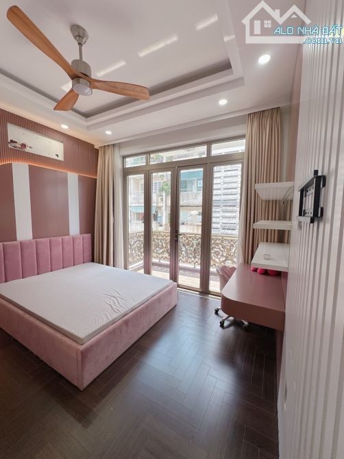 BÁN NHÀ MẶT TIỀN NGAY ĐỘC LẬP TÂN SƠN NHÌ 162.6m2 SD 4 TẦNG - 9. X TỶ - 7