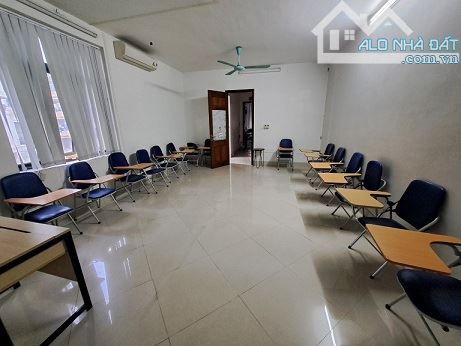Cho thuê nhà ngõ 238 đường Hoàng Quốc Việt. DT 120m2 x 4 tầng 2 mặt tiền, 30 triệu/tháng - 8