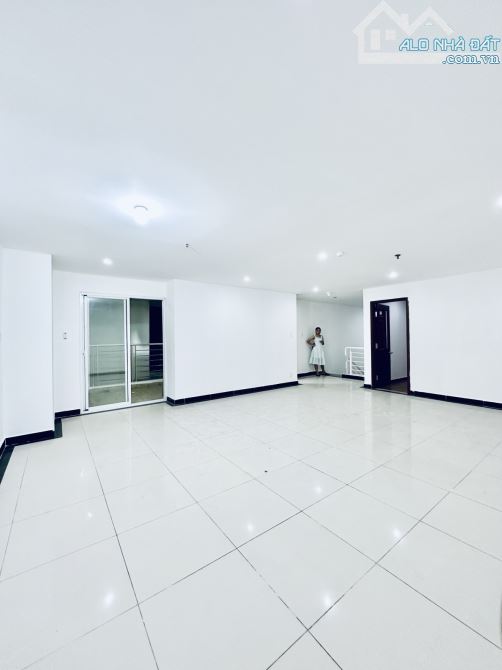 DUPLEX CC TẠ QUANG BỬU 216M2 - 2 TẦNG - - 3PN, 4WC - SHR - 7,8 TỶ (chỉ 36tr/m2) KHU A1 - 8