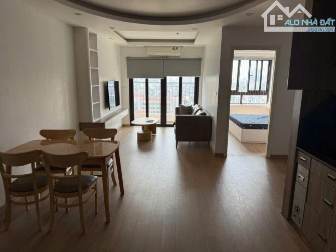 Cho thuê căn hộ Liễu Giai Tower 26 Liễu Giai 75m2, gồm 2PN  view Hồ Tây full đồ. Giá 18tr - 8