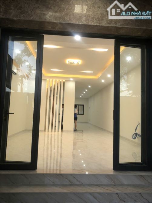 Cho thuê nhà khu dân cư bửu long 3   + hiện trạng nhà: 1 trệt 2 lầu, có sẵn 5 máy lạnh  + - 8
