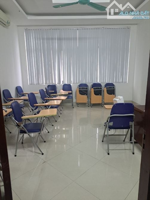 Cho thuê nhà ngõ 238 đường Hoàng Quốc Việt. DT 120m2 x 4 tầng 2 mặt tiền, 30 triệu/tháng - 9