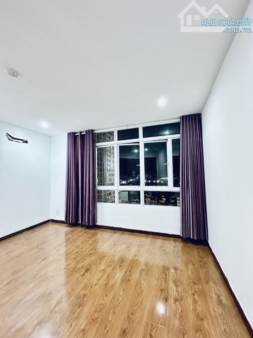 DUPLEX CC TẠ QUANG BỬU 216M2 - 2 TẦNG - - 3PN, 4WC - SHR - 7,8 TỶ (chỉ 36tr/m2) KHU A1 - 9