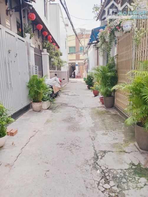 🏠 Hai mặt hẻm gần sân bay - 77m2 - 3 tầng nội thất - chỉ hơn #8tỷ - 9