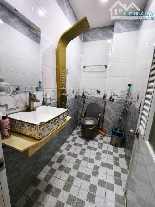 NHÀ 4 tầng, đường THỚI AN 28, phường THỚI AN Q.12, DT 63m2( 4,5m x 14m)đường 12m - 9