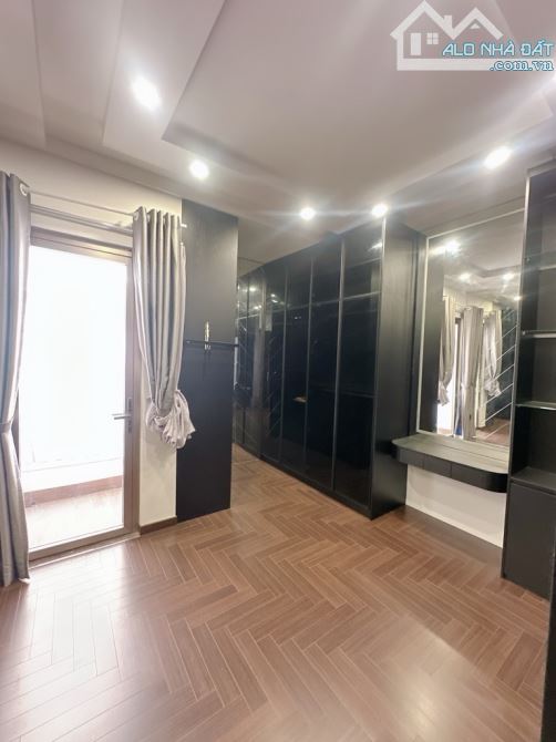 BÁN NHÀ MẶT TIỀN NGAY ĐỘC LẬP TÂN SƠN NHÌ 162.6m2 SD 4 TẦNG - 9. X TỶ - 9