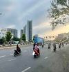 MT Nguyễn Văn Linh, có Sân đậu oto, Nhà 102m2 ngang 7.3m xây dc 8 tầng, tiện làm kho bãi,