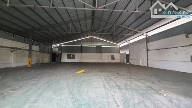 Cho thuê nhà mặt đường Nguyễn Văn Linh, dt 500m2, ngang 12m, nhà 1 tầng thông sàn