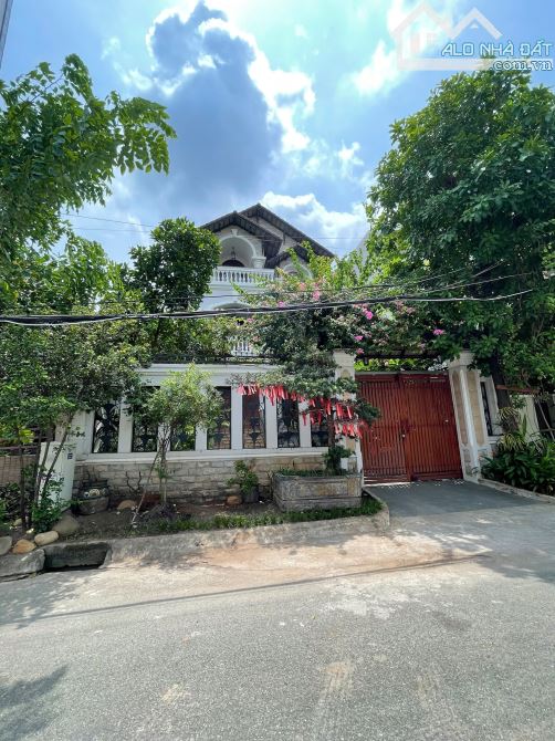 Bán Villa Sân vườn p.An Phú - Diện tích : 12x20m -Hầm 3 tầng -full nội thất Giá 48 tỷ