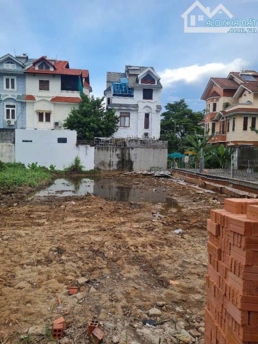 Lô đất biệt thự Khang Điền, Phước Long B, 300m2, ngang 12m,  đường 25m, 23 tỳ