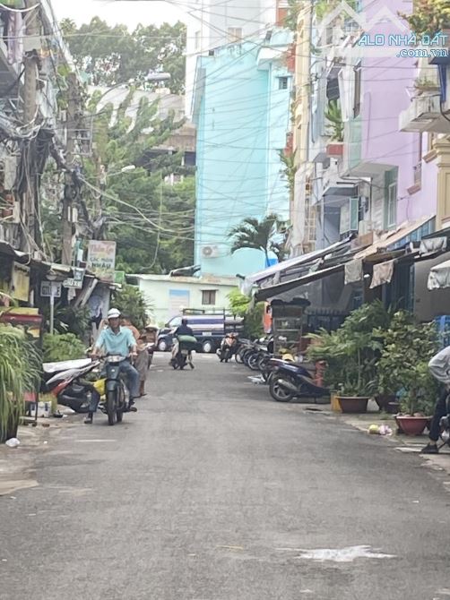 Bán nhà HẺM XE TẢI ĐUA Trần Nhân Tôn Q.10, 4 tầng, sổ đẹp, chỉ 6.x tỷ