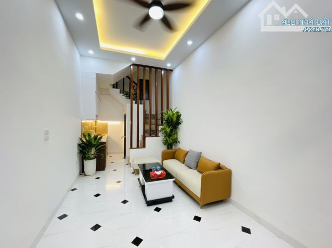 Bán nhà phố trương định 23m2 5 tầng rất mới - giá 5.5 tỷ
