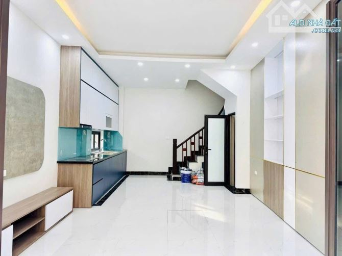 Bán nhà 5 tầng mới Nguyễn Văn Linh- ô tô gần, dân trí- Chẵn 5 tỷ