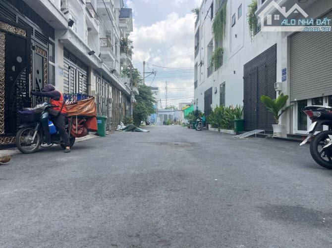 SIÊU PHẨM 4 TẦNG MỚI VÀO Ở NGAY KHU PHÂN LÔ VÍP HIỆP THÀNH Q12.