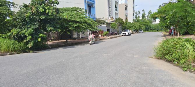 Bán Lô Áp Góc Đẹp Chu Mẫu 2,Vân Dương,BN. Đối Diện Là Vườn Hoa Đẹp, DT 89,3m2 mt 4,7m