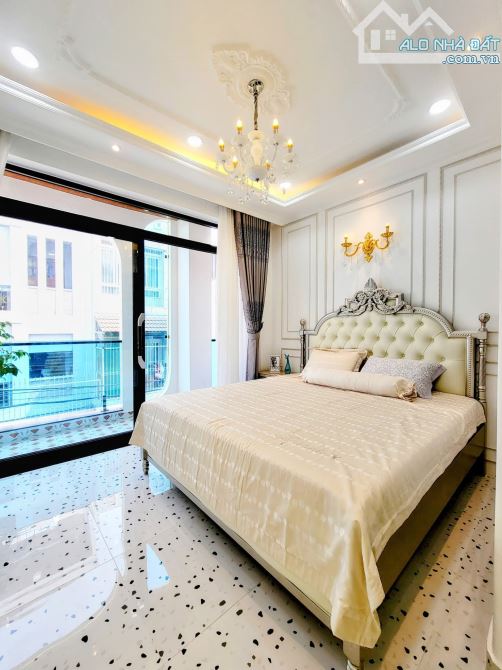 Nhà Thanh Xuân gần chợ Khương Đình, 10m ra hồ ngõ ô tô tránh,  40m2.Nhỉnh 8.X tỷ.