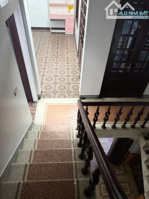 Bán Nhà 3 tầng . Thôn Chè . dt 144m . mt 12m . hướng ĐN . giá 5 tỷ 750