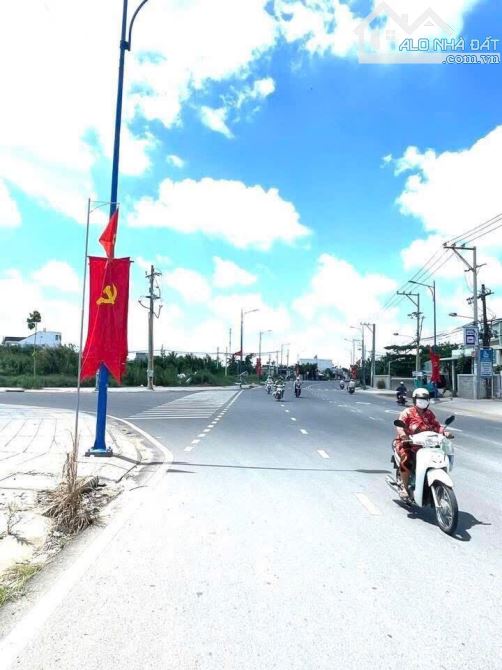 Bán Nhà cấp 4, vị trí cực đẹp để KDoanh, buôn bán, VPCTy,...đoạn sung nhất Hoàng Quốc Việt