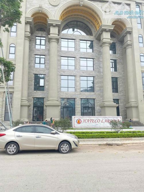 Tòa nhà 6 tầng Chùa Láng 82m quận Đống Đa Hà Nội tiện ích trung tâm lên Ba Đình Lotte Towe