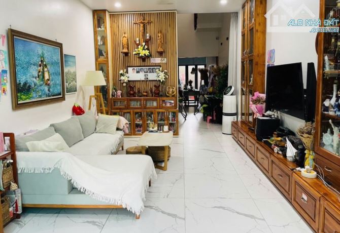 Mặt Tiền Chợ Thủ Đức giáp đường Kha Vạn Cân, Dt 60m2, Ngang 4m, Chỉ 8.5 tỷ